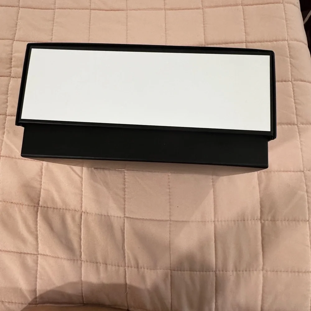 Gift Box with Ribbon - Picture 9 of 10